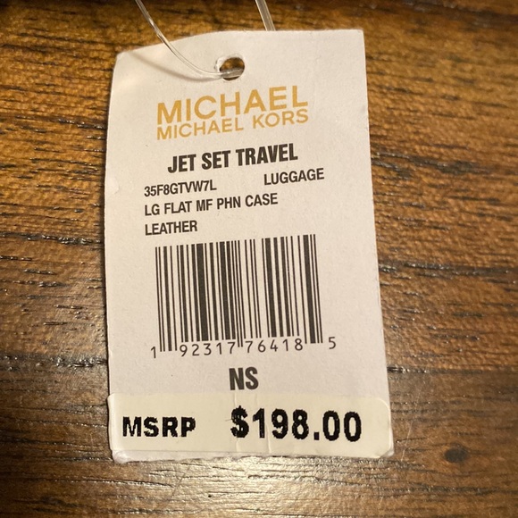 MICHAEL Michael Kors
Jet Set Large Flat Multifunction Phone Case Wallet - Picture 4 of 6